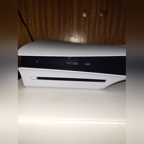 PS5 Disc Console - Picture 2 of 3